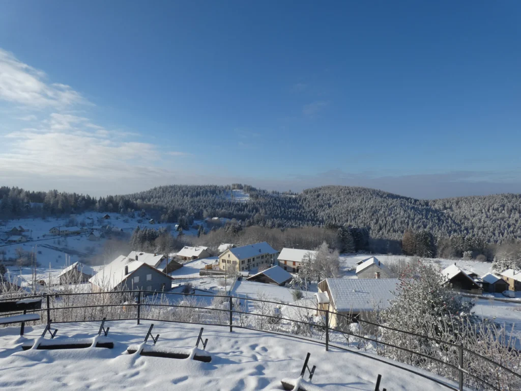 Vue du village de Belfahy sous la neige